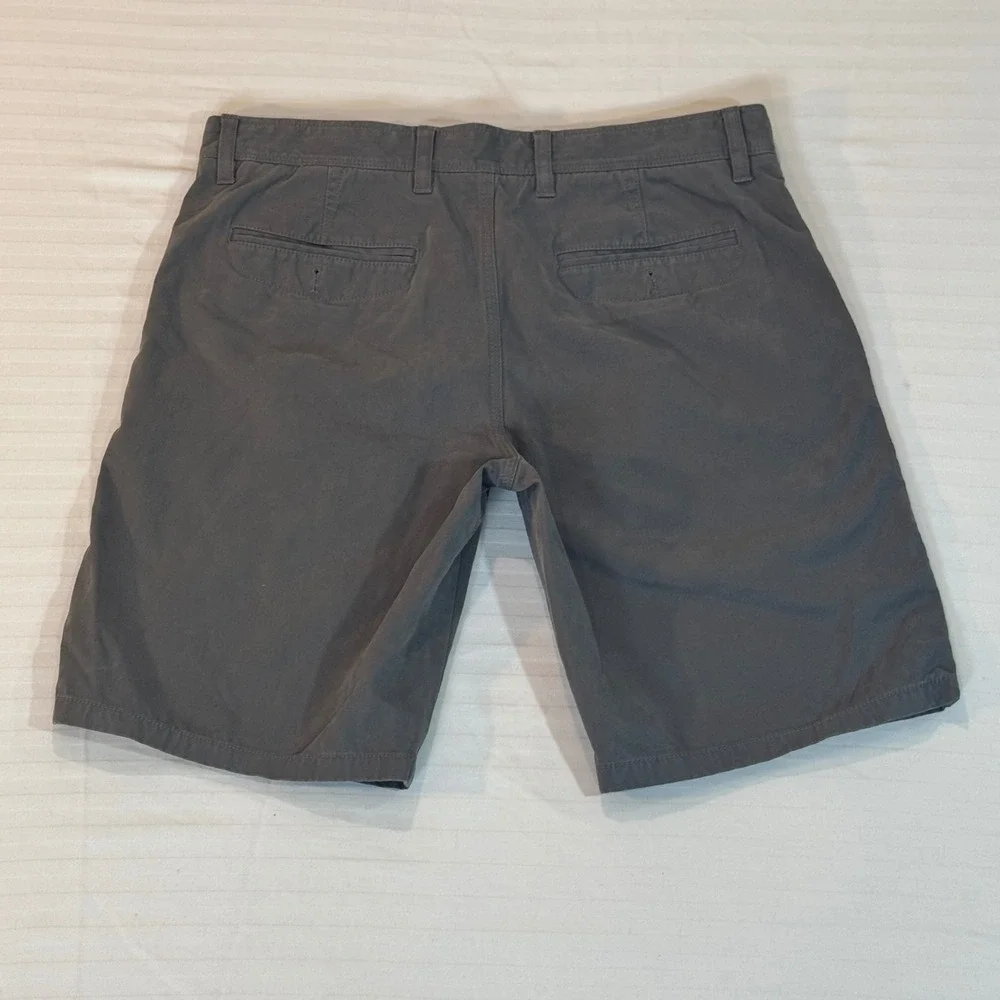 Banana Republic Aiden Shorts Mens 32 Gray Cotton Chino Slim Fit Casual 9 Inseam